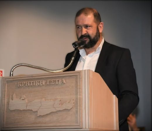 Ο Χαράλαμπος Αγγελάκης σε ομιλία
